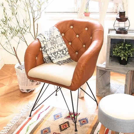 ARM CHAIR / DINING CHAIR / DESK / ゆったりとしたフォルムにシャープな脚がおしゃれなチェア / パーソナルチェア