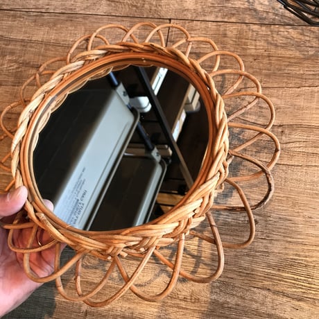FLOWER MIRROR  / THE AROROG / φ30cm / ラタン素材  / φ300〜330×D30mm / 全体  フラワーミラー/ Lサイズ