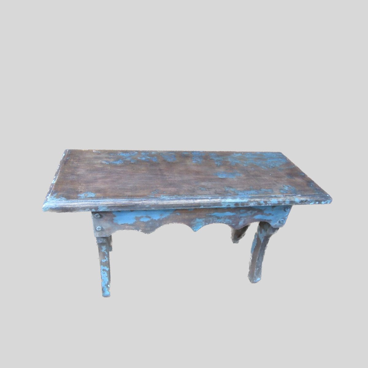 味のあるペイントと特徴的なフォルムのスツール / チェア / 椅子