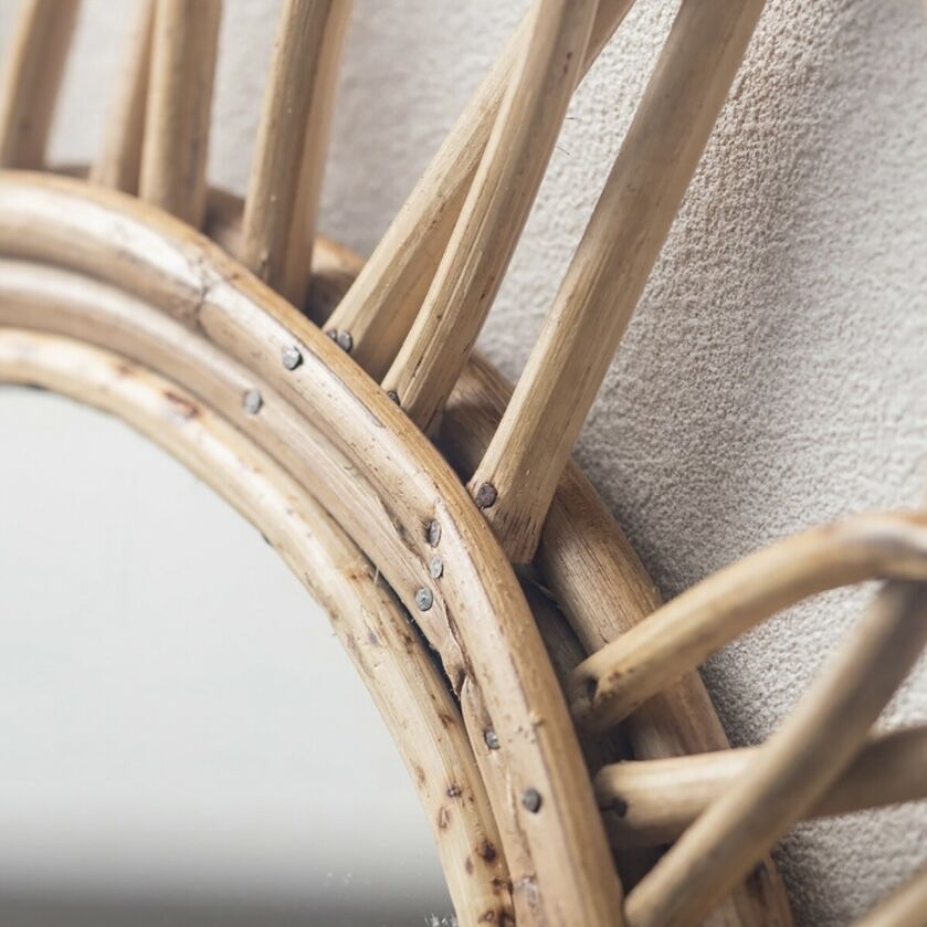 ラタンの風合いがナチュラルな大きめなウォールミラー / ラタン