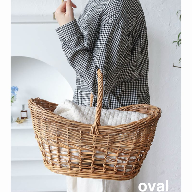 RATTAN ROUND BASKET / 丸みを帯びたフォルムと特徴的な透かし編みの
