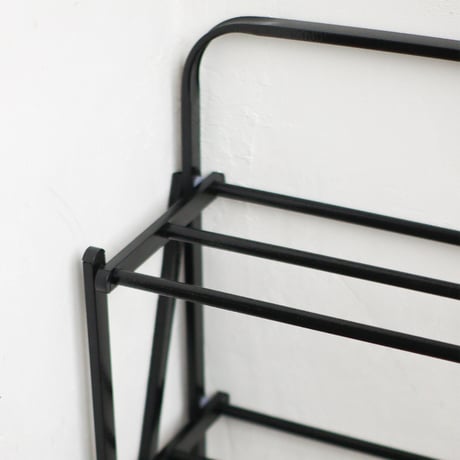 FOLDABLE SHOES RACK / ZINC , BLACK / HAMMERTONE / インダストリアルな雰囲気のある折り畳み式のラック / 収納棚