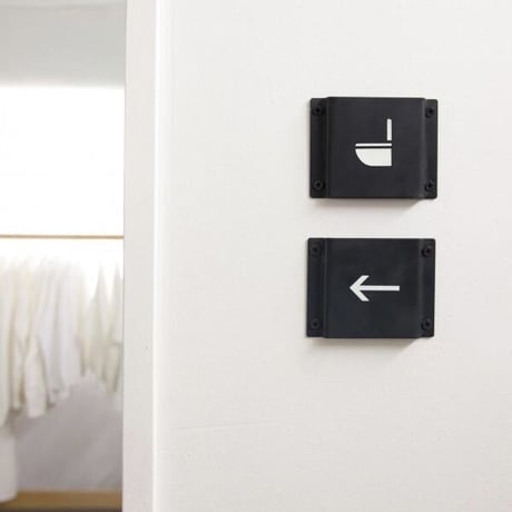 アイアンサイン /  Camera , Private , Lavatory , Toilet （文字）No smoking , Wi-Fi ,  Arrow /  木ネジ付き homestead