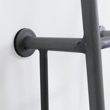 IRON LADDER HANGER / ラダー収納 / アンブレラスタンド / 立てかけるだけで壁が収納スペースに