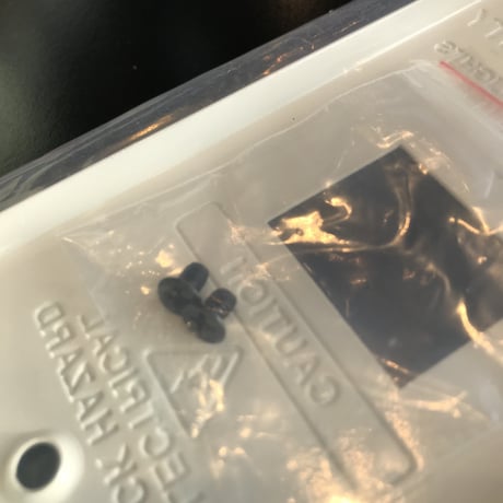 SWITCH PLATE STEEL / 壁面のスイッチパネルをスタイリッシュにおしゃれに変身 / スイッチプレート / 1口 2口 縦長1口  / コンセントカバー / ARTWORK STUDIO