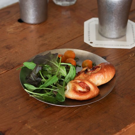 GRACE ROUND FLAT PLATE / ヴィンテージ食器のようなマットな質感を再現したステンレスプレート / ペア2枚入り