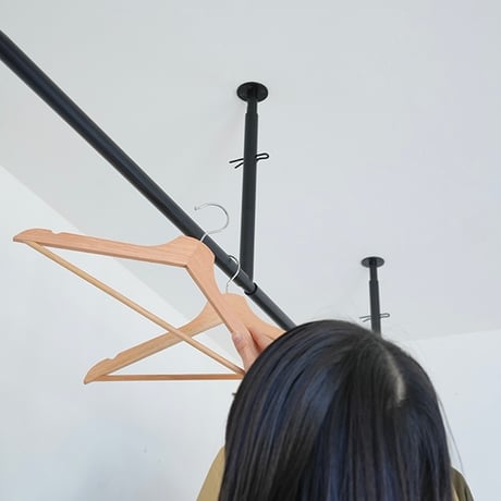 STAINLESS ceiling hanger 1550 / BK , SL / 空間を便利に使う生活感の出ないシーリングハンガー