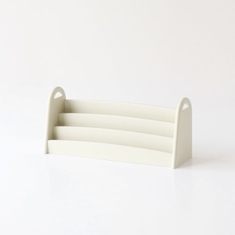 ナチュラルで丸いフォルムが可愛い絵本のラック / Picture Book Rack / ラック / マガジンラック / サイズ W700xD320xH700mm / ILR-3684IV