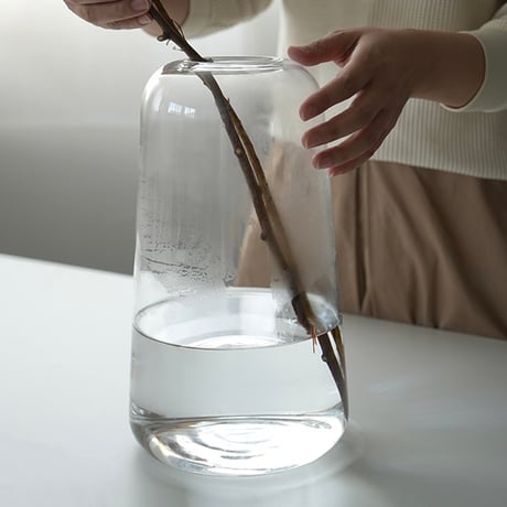 シンプルだけど愛らしい丸みを帯びたフォルムが特徴的なフラワーベース / DOMU ガラスベース / S , M , Lサイズ /