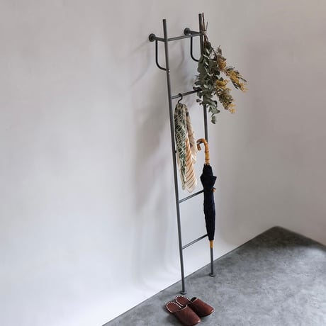 IRON LADDER HANGER / ラダー収納 / アンブレラスタンド / 立てかけるだけで壁が収納スペースに