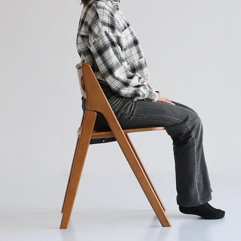 FOLDING WOOD CHAIR / シンプルでコンパクトな飴色が美しい天然木の