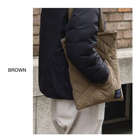 NYLON STANDARD TOTE / スマートフォンなどをすぐに取り出せるポケット付き A4サイズが入るキルティングトート / GRAY , BROWN , BLACK