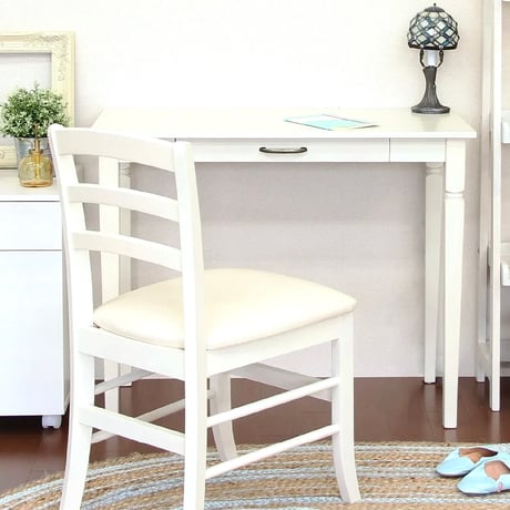 可愛らしく上品な雰囲気のホワイトのデスク / ine reno desk / vary / デスク / 天然木デスク / ホワイト家具 / 白家具 / アンティーク /クラシカル / コンパクト