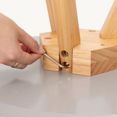 3LEG ROUND SIDE TABLE / ナチュラルな雰囲気を演出してくれる円形テーブル / PINE WOOD