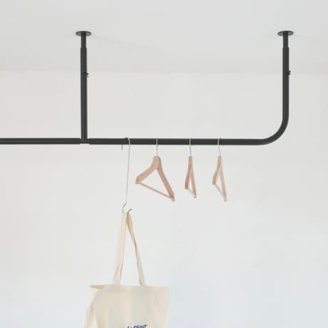 STAINLESS ceiling hanger 1550 / BK , SL / 空間を便利に使う生活感の出ないシーリングハンガー