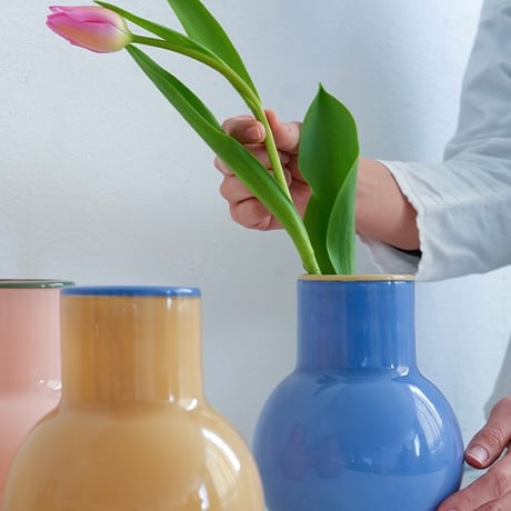 GRASS VASE 03 / Mサイズ /  花をいけてない時もオブジェや雑貨のような存在感でインテリアに個性をプラス
