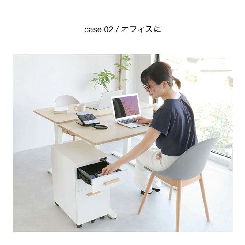 DESK 1200 電動昇降デスク / NAWH , BRBK / case01 自宅空間に