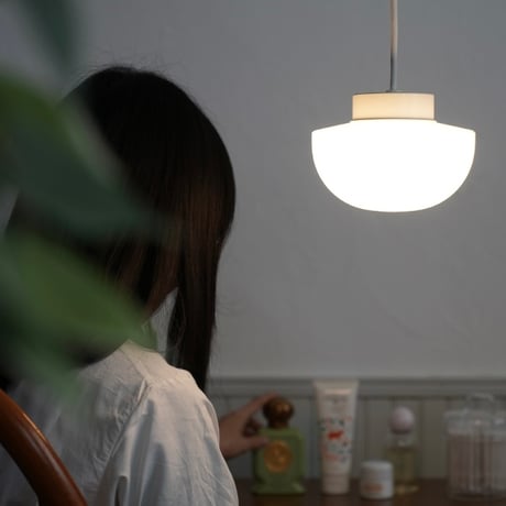 Joo pendant light 60 / クラシカルさと現代的な雰囲気を併せ持つペンダントライト / WHITE , GRAY / E17 コード長60cm