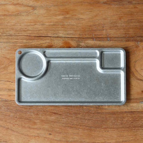 ヴィンテージ食器のようなマットな質感の仕切り付きステンレスプレート / GRACE SERVING TRAY