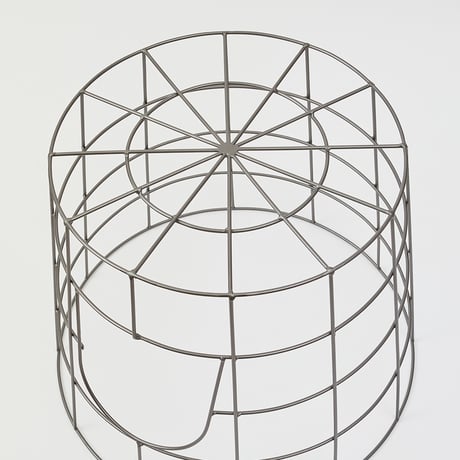 IRON × WOOD basket TABLE / ペットの隠れ家にもなるアイアンのバスケット テーブル