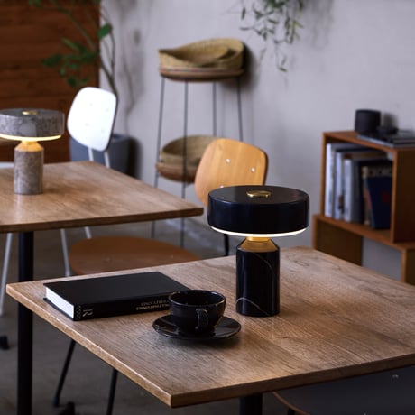 テーブルランプ　　フロアランプ Amazon.co.jp : テーブル付きフロアランプ、ランプ付きエンド