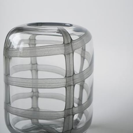 SUMU GRASS VASE / Mサイズ / 北欧の霧景色を思わせるような淡いカラーリングのビッグガラスベース / YELLOW , GRAY