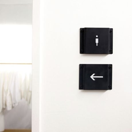 シンプルで視覚的にもわかりやすいサインプレート /  Men , Women , TOILET  / サイズ 約w103×d12×h80mm / 木ネジ付き homestead