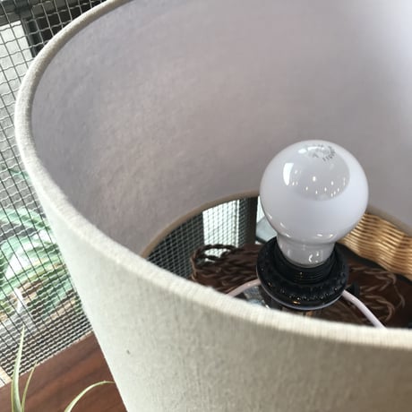 透明感のあるブルーグレーのガラスが消灯時にも美しい佇まいを見せるテーブルランプ / LORENCIO  ロレンシオ ※電球付き Φ25.5×H34.5cm INTERFORM