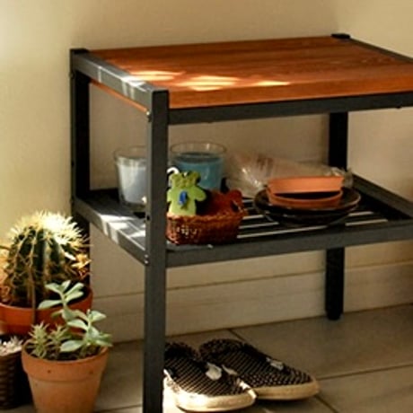 IRON × PINE WOOD SIDE TABLE / ラフな質感 天然木の味わいがあるサイドテーブル / アイアン家具
