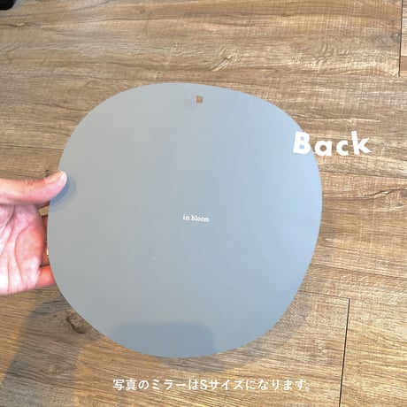 有機的な曲線がおしゃれなアクリルミラー  / Lサイズ / BLASS ウォールミラー  /  ミラー / 約w260×h335mm / 壁掛けミラー / ブラスフック ピン付属