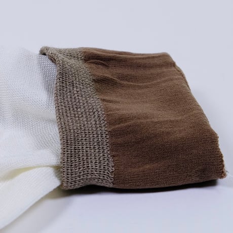 シルクが気持ちいいバイカラーの靴下 / WHITE , BEIGE , BLACK / made in japan