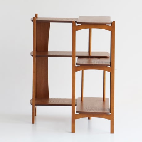 OAKER Multi Slide Rack / ディテールに拘った美しいフォルムの伸縮可能なマルチシェルフ  / ノルディックモダンな雰囲気は