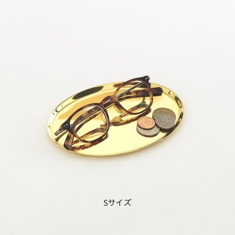 BRASS OVAL TRAY / 上品な雰囲気のオーバル型トレー / 真鍮製
