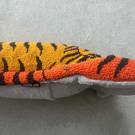 PLUMP ELECTRIC HOT WATER BAG & CUSHION TIGER / プランプ充電式湯たんぽ＆クッションタイガー  / YELLOW , GRAY