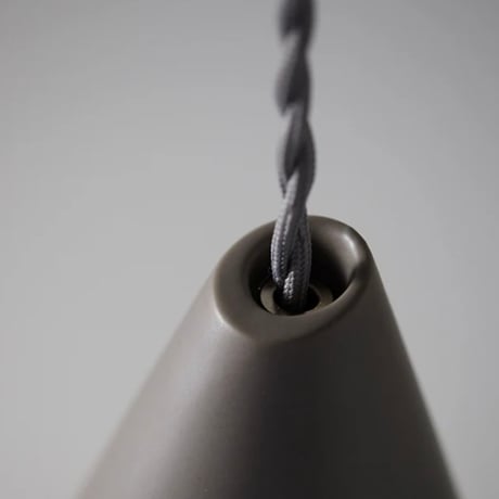 Cone-pendant / 絶妙な角度にカットされたモダン照明 / 電球選択 / LED電球 ARTWORK STUDIO