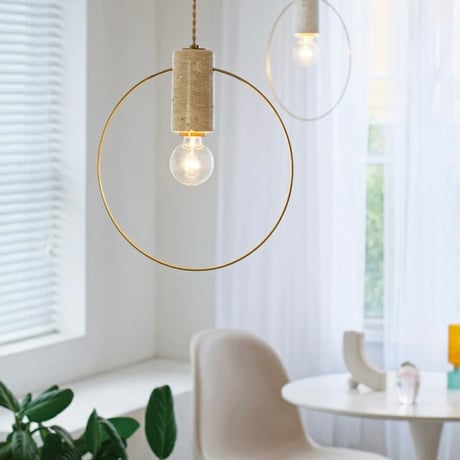 PENDANT LIGHT / 素材感のある石と華奢なゴールドリングを組み合わせたアイコニックなペンダントライト / E17 LED電球 / Orsay