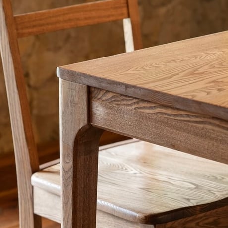 DINING TABLE /タモ無垢材の木目が美しく滑らかな質感のダイニングテーブル / 135cm幅 , 180cm幅 ダイニングテーブル