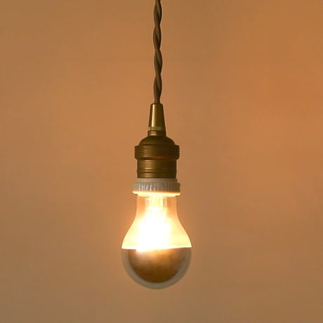 AXCIS MIRROR LED電球 / 眩しさが抑え上方向により明るく照らすミラー加工 / E26 LED電球