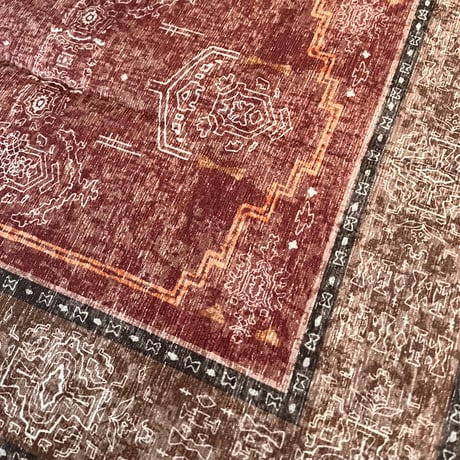 INTERIOR MAT / クラシカルでエレガントな柄のクッション性のあるマット / 50×80cm / RED