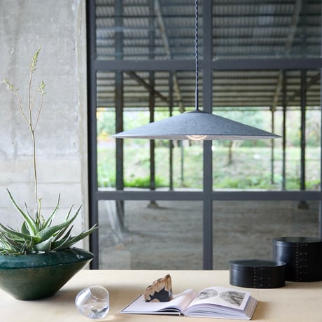 Air LED-pendant light / 存在感があるサイジングながらシャープでスタイリッシュなペンダントライト