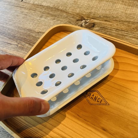 清潔感のある琺瑯製のソープディッシュ / エナメル ソープディッシュ / 石鹸置き / ENAMELED SOAP DISH DULTON
