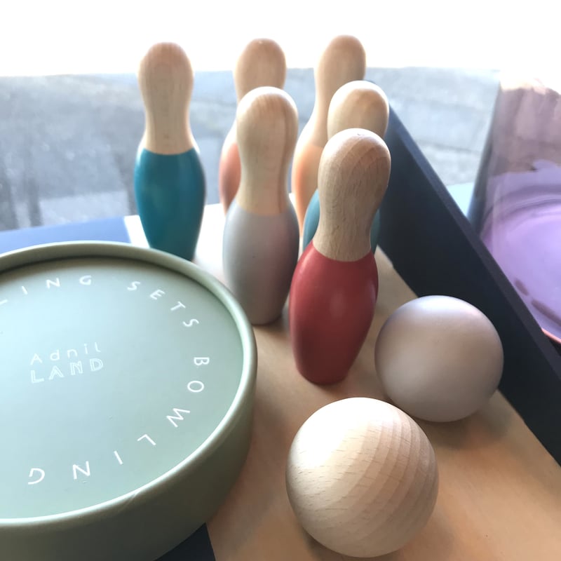 並べているだけでもかわいいインテリアに親子で楽しむボーリング