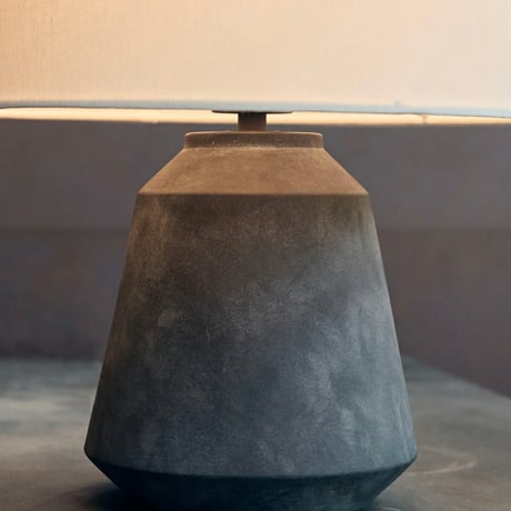 EFFECT-table lamp / 風合いのあるシェードに陶器のベースを組み合わせた自然テイストのランプ / BEIGE , GRAY