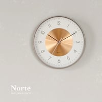 sweepmovement clock / Norte / ウォームグレーのスリムなフレームとフェミニンな文字盤がマッチした上品な掛け時計