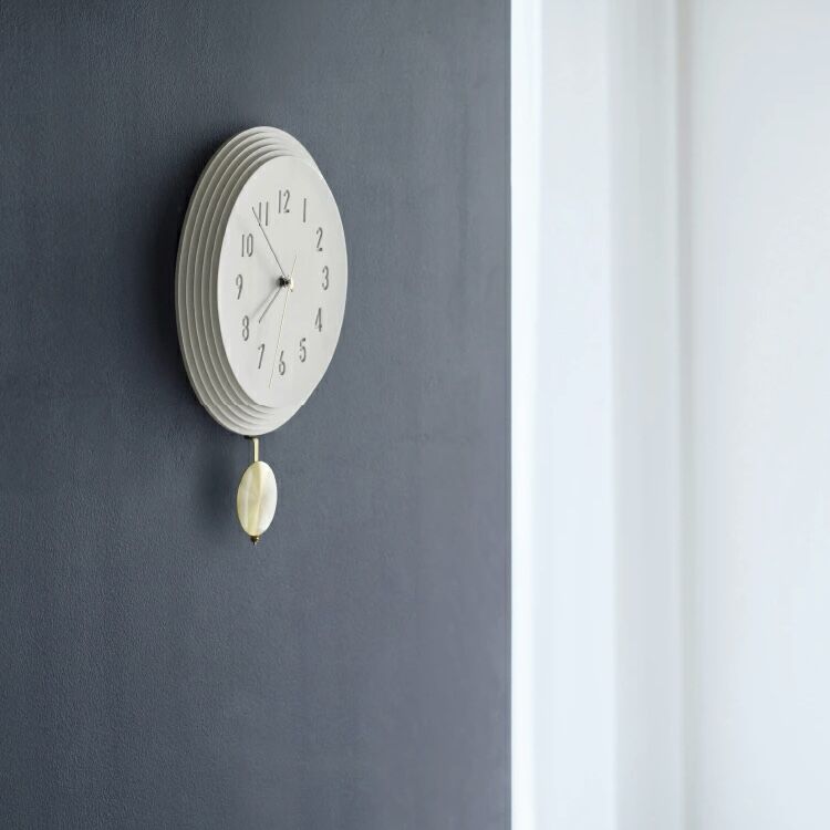 KUUTAMO sweepmovement clock / 陶器のようなオフホワイトの文字