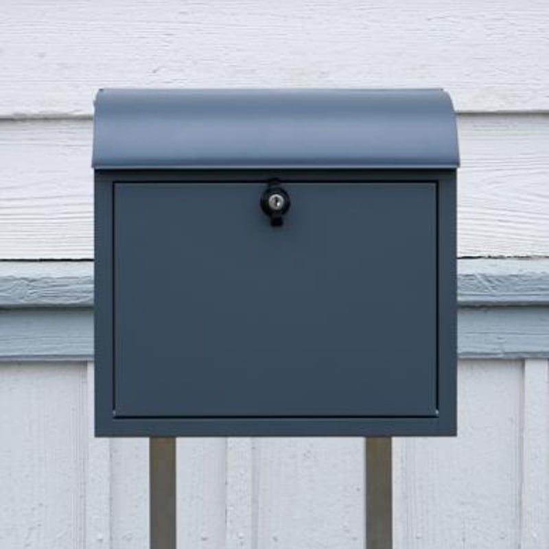 STAINLESS POST STAND / 錆びにくいステンレス素材のポストスタンド