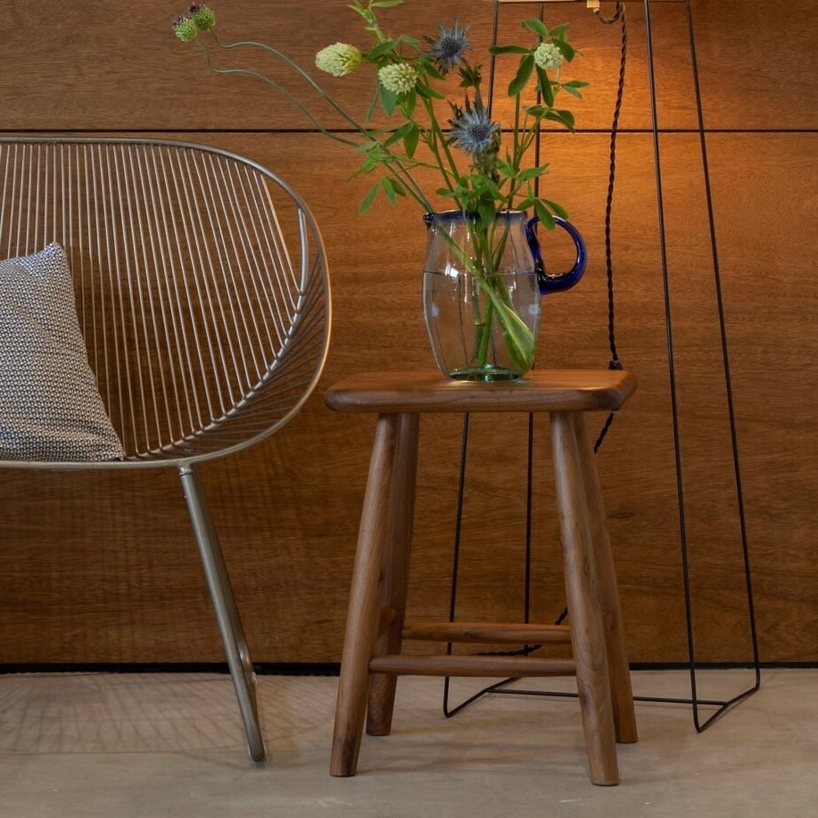 WOOD STOOL / ウォールナット無垢材の美しい木目のスツール