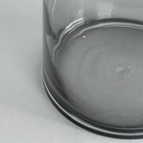 広がるリムが特徴的なビッグサイズのガラスベース / AXCIS ワイドガラスベース / レウナ /花器 / 花瓶 / フラワーベース