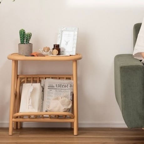RATTAN SIDE TABLE with MAGAZINE RACK / 丸みを帯びたシルエットがかわいい マガジンラック付きラタンサイドテーブル