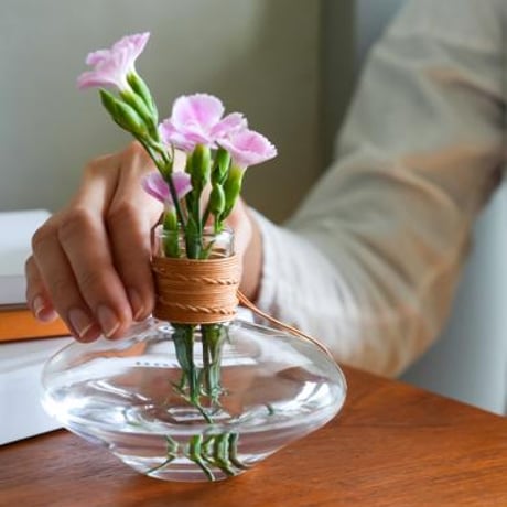 WIDE GRASS + LEATHER CORD VASE / 革紐のアクセントとガラスの組み合わせが上質なガラスベース / CLEAR , GRAY
